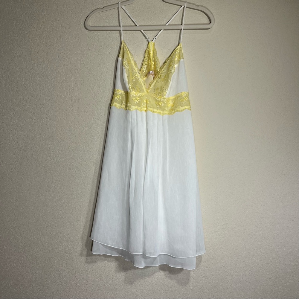 Victoria's Secret White Pleated Babydoll Chemise with Yellow Lace Trim SZ L - Picture 2 of 10